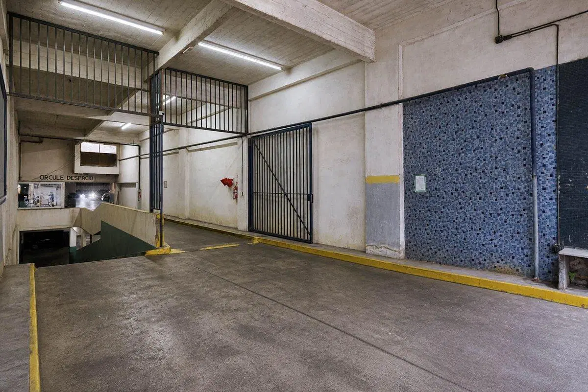 VENTA COCHERA FIJA CUBIERTA EN GARAGE | MONSERRAT 5