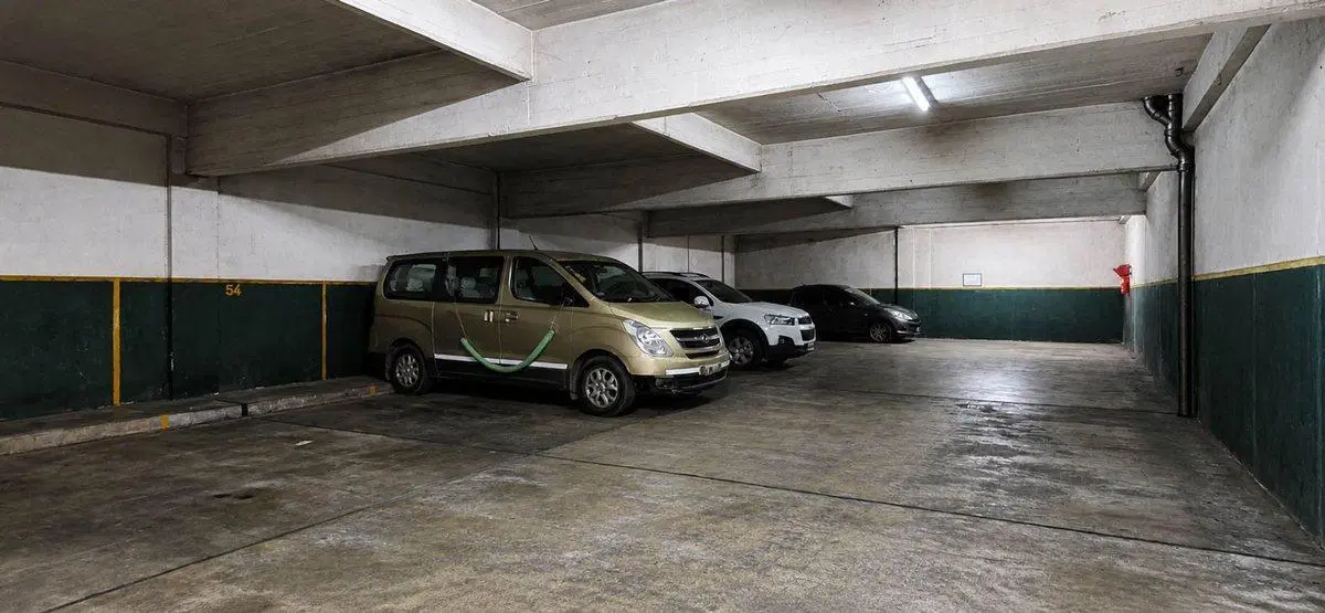 VENTA COCHERA FIJA CUBIERTA EN GARAGE | MONSERRAT 5