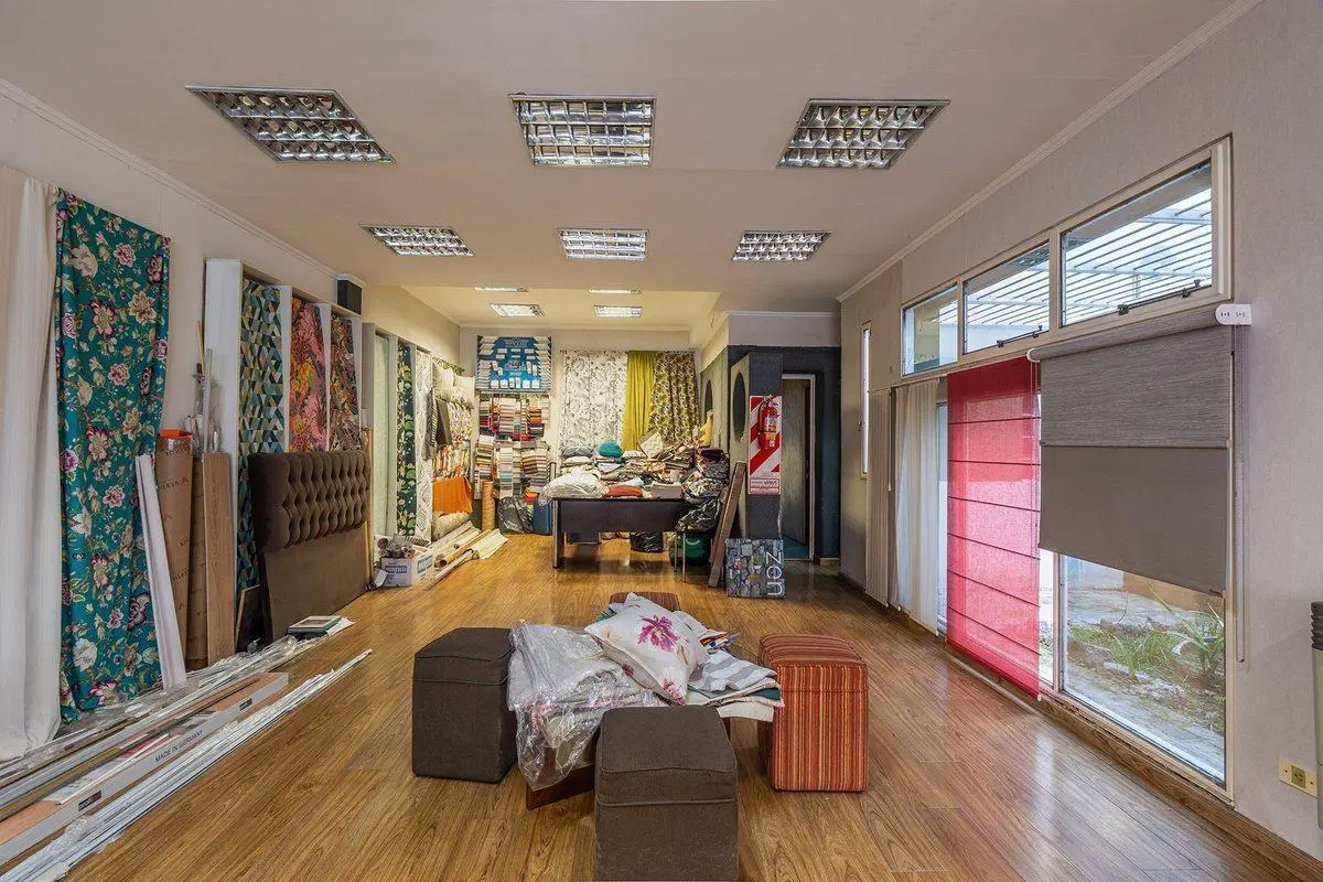 VENTA GRAN LOCAL CON PH EN LANUS CTRO COMERCIAL 4