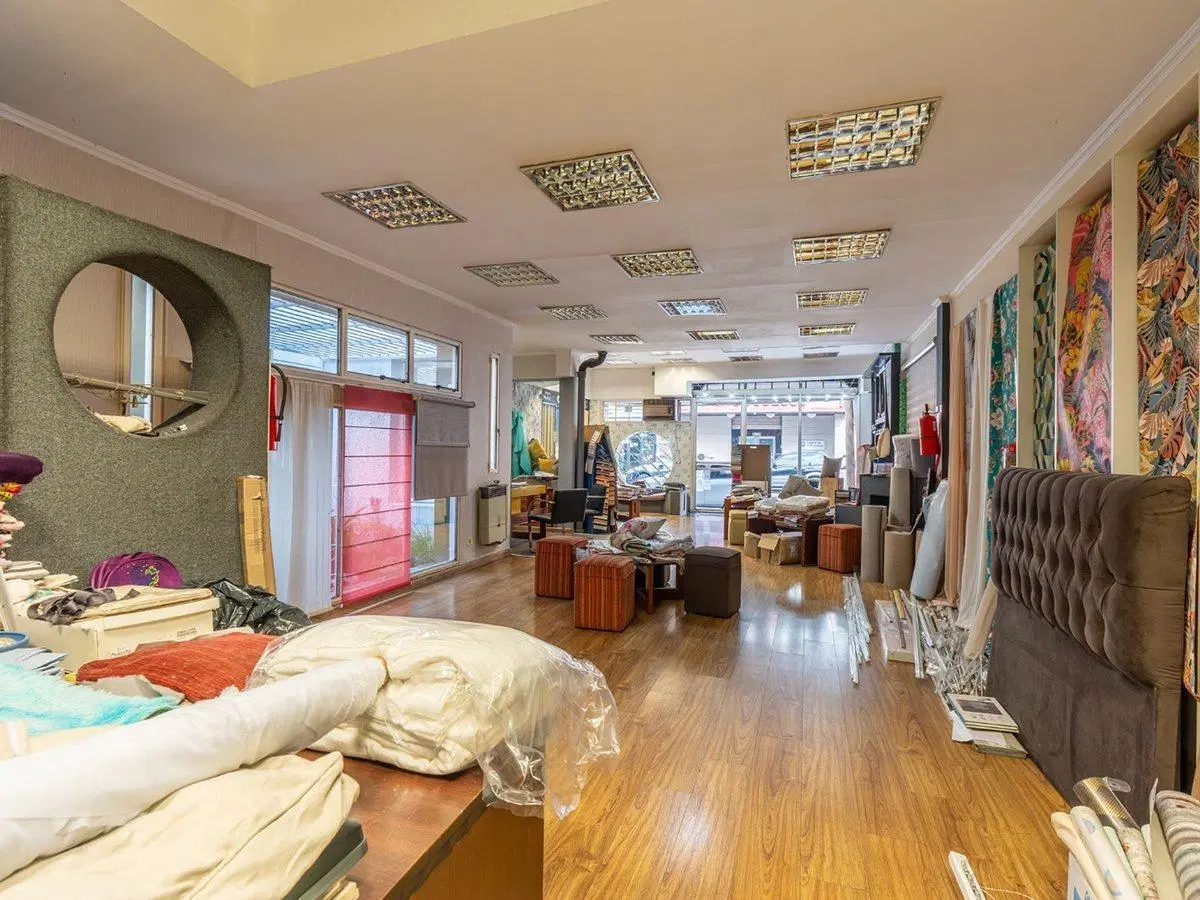 VENTA GRAN LOCAL CON PH EN LANUS CTRO COMERCIAL 5