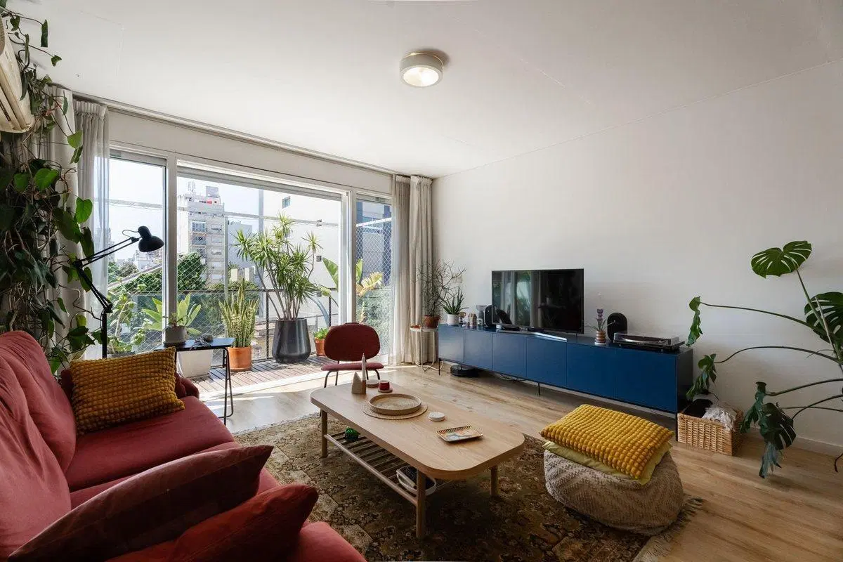 Nuñez: Venta triplex al frente, cochera y pileta 3