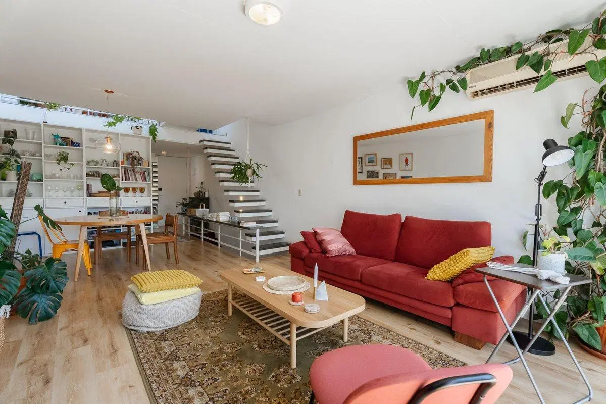 Nuñez: Venta triplex al frente, cochera y pileta 4