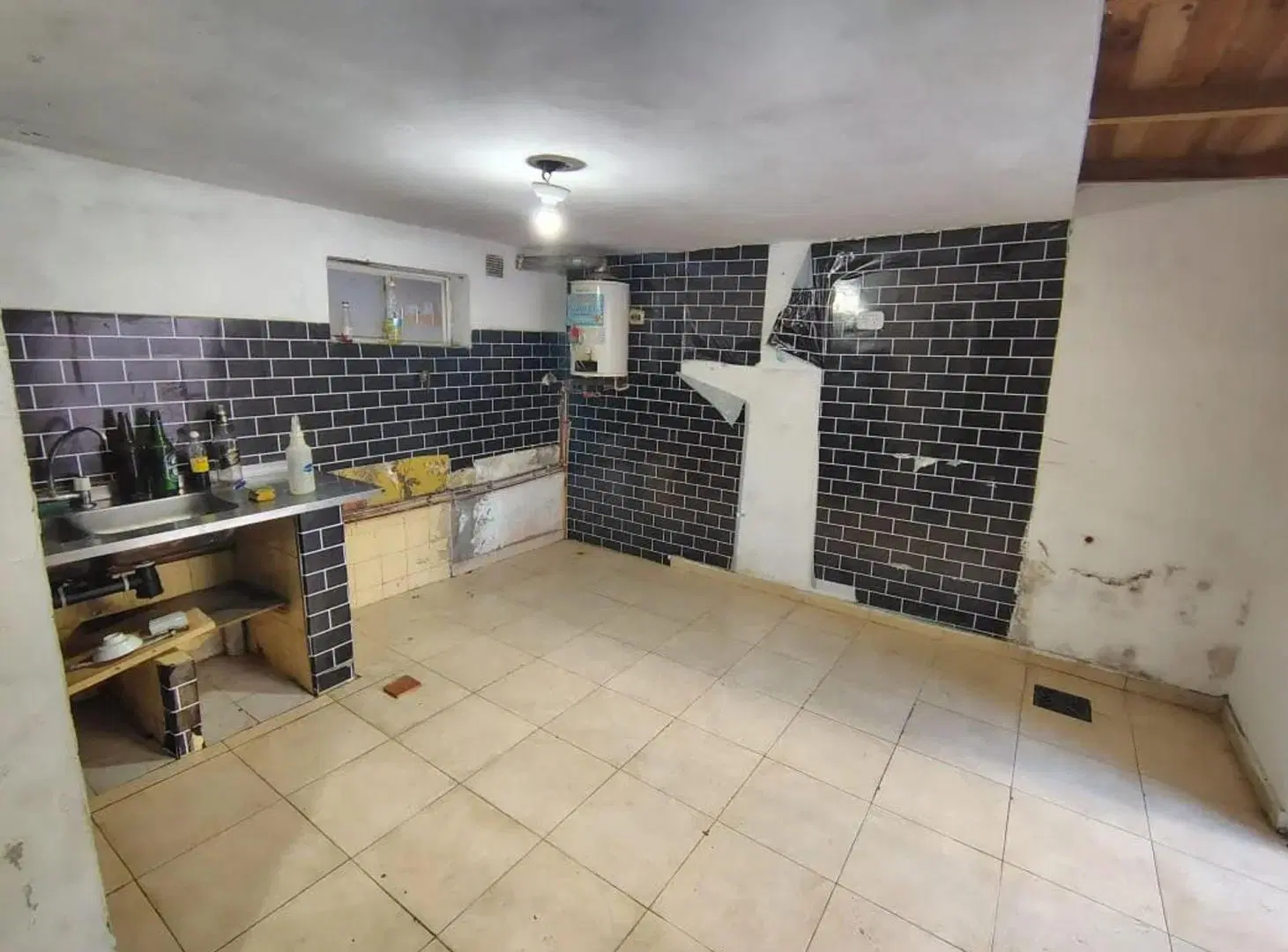 Venta PH con patio a refaccionar sin expensas 4