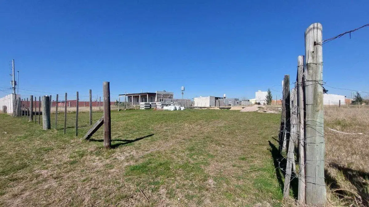 VENTA LOTE 600 M2 DOMSELAAR con materiales 2
