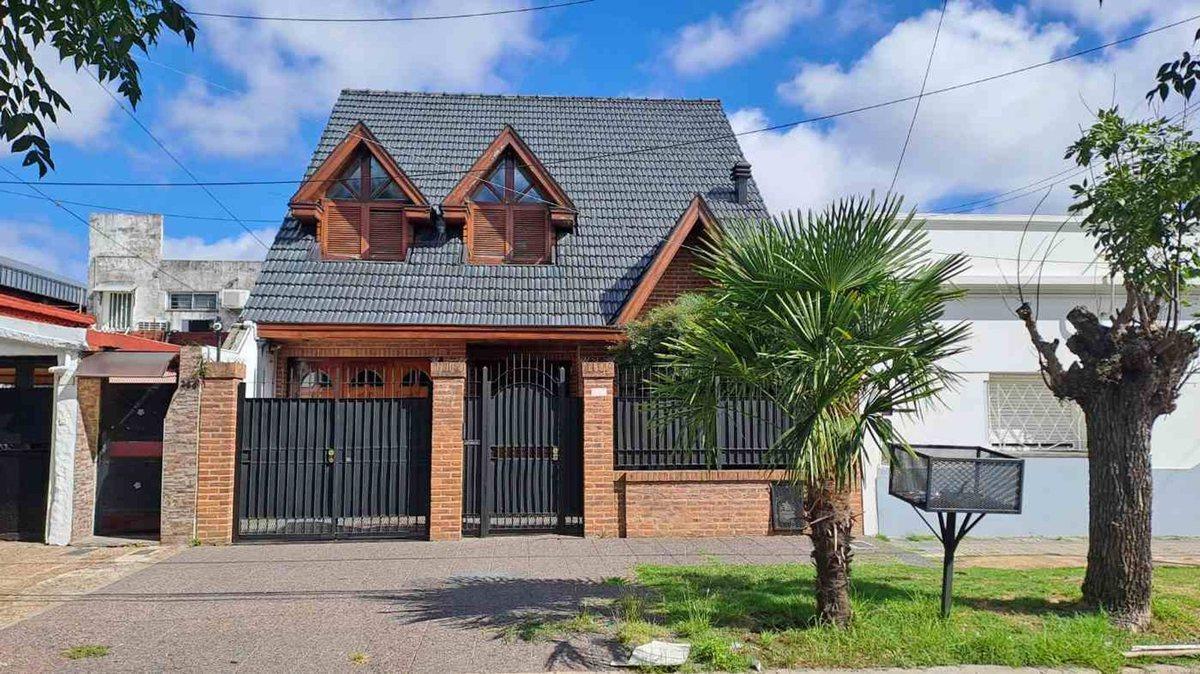 venta casa 4 ambientes con jardín quincho y pileta