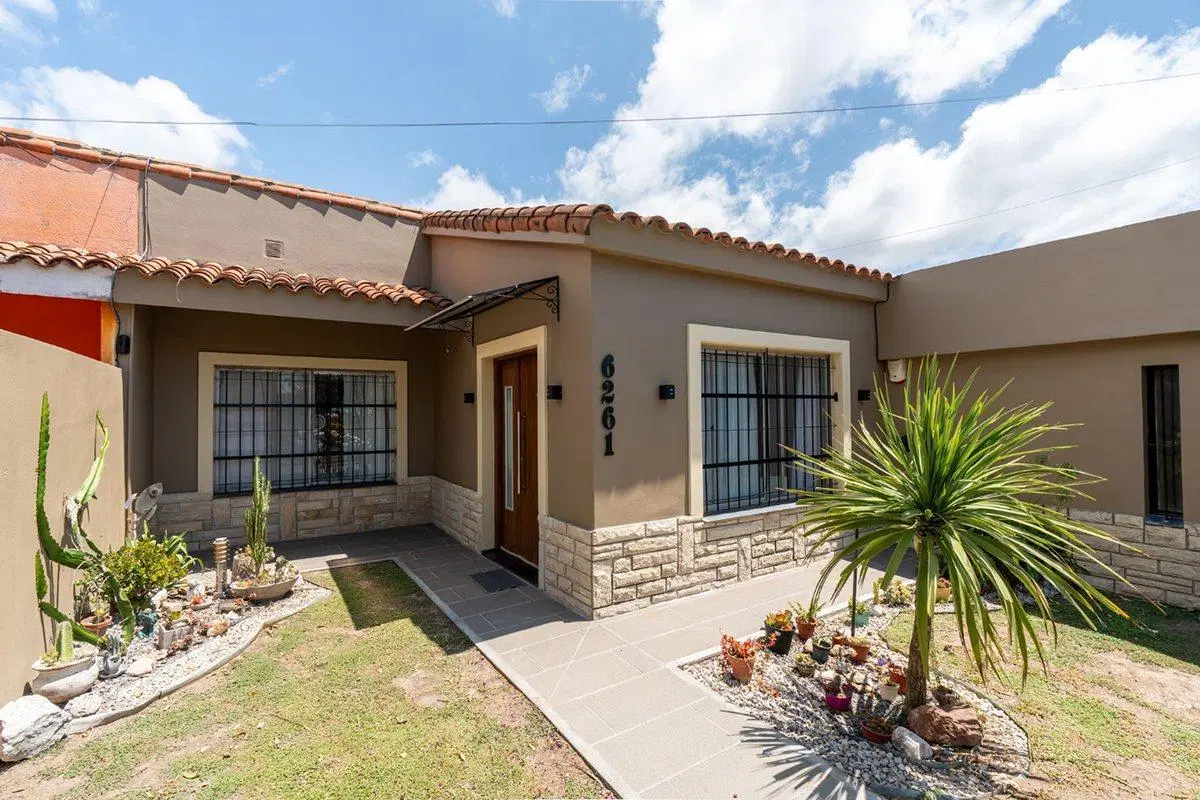 VENTA CASA CON QUINCHO COCHERA Y JARDIN EN HUDSON 4