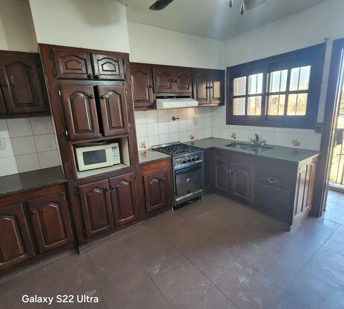 Venta Casa con Local, Jardín y Quincho Solano 4