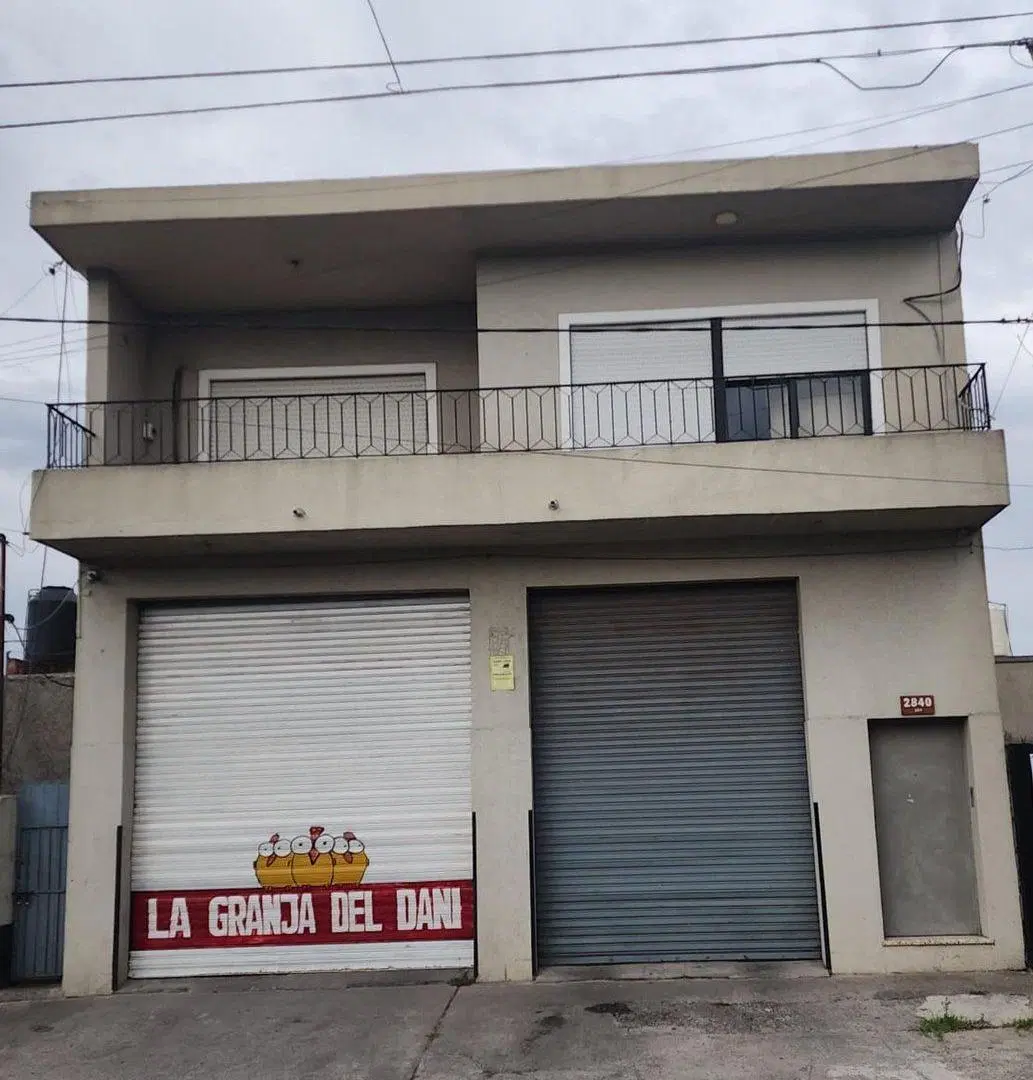 Venta Casa 4 ambientes con Deposito, Berazategui. 2