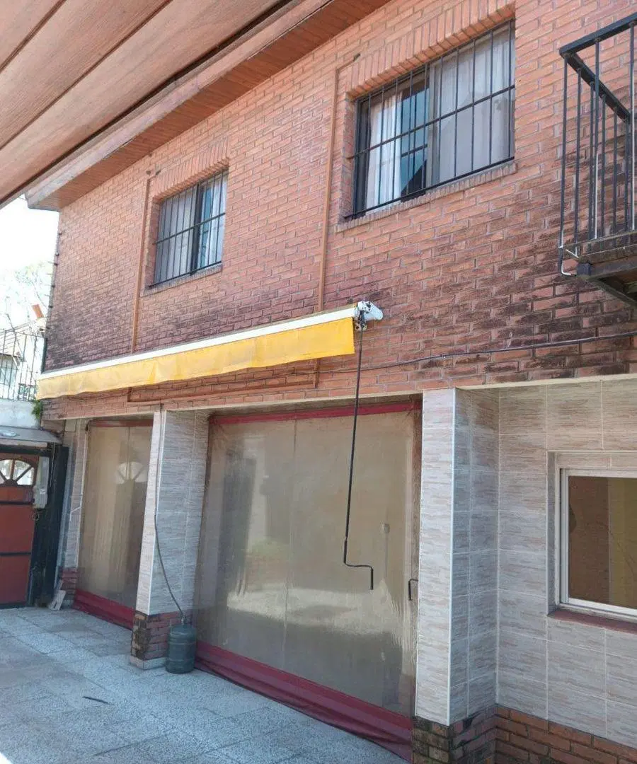 VENTA CASA 4 AMBIENTES CON DOS COCHERAS EN QUILMES 5
