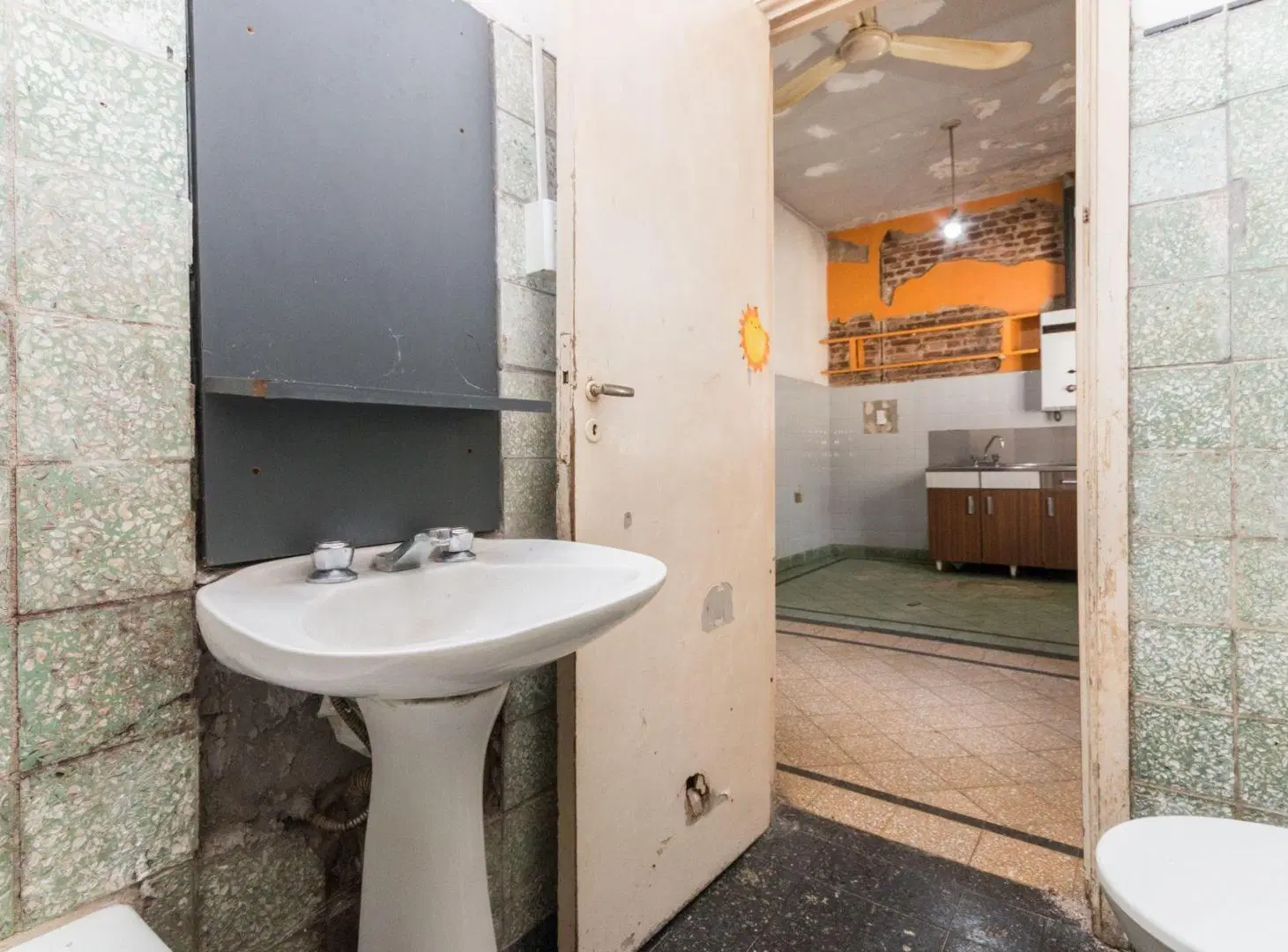 OPORTUNIDAD Casa en venta a reciclar, amplio lote 3