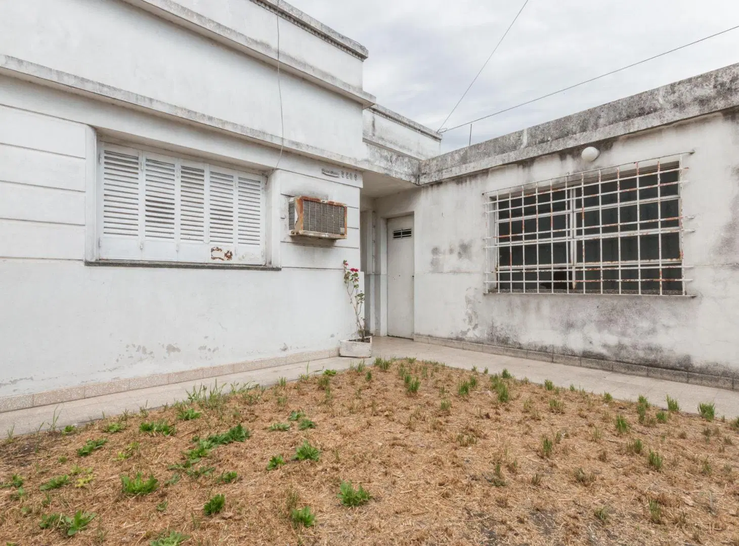 OPORTUNIDAD Casa en venta a reciclar, amplio lote 5