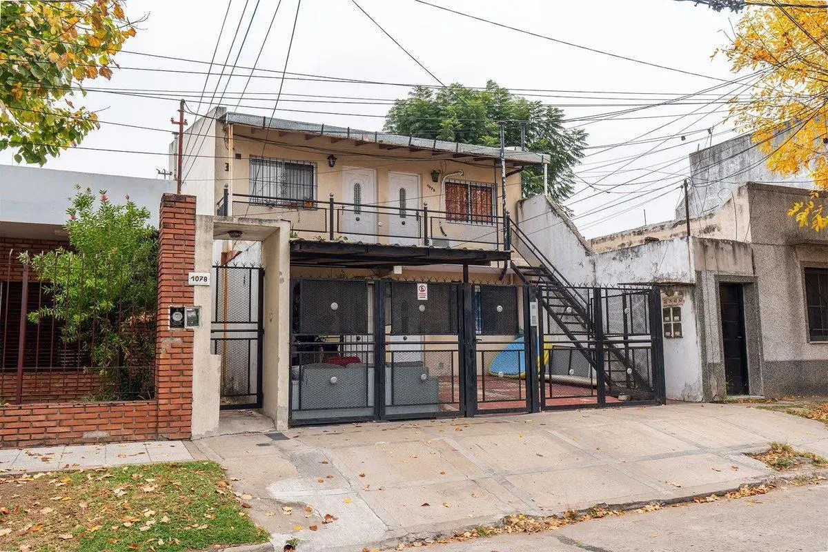 VENTA PH 2 AMBIENTES C/ENTREPISO AL FRENTE WILDE 4