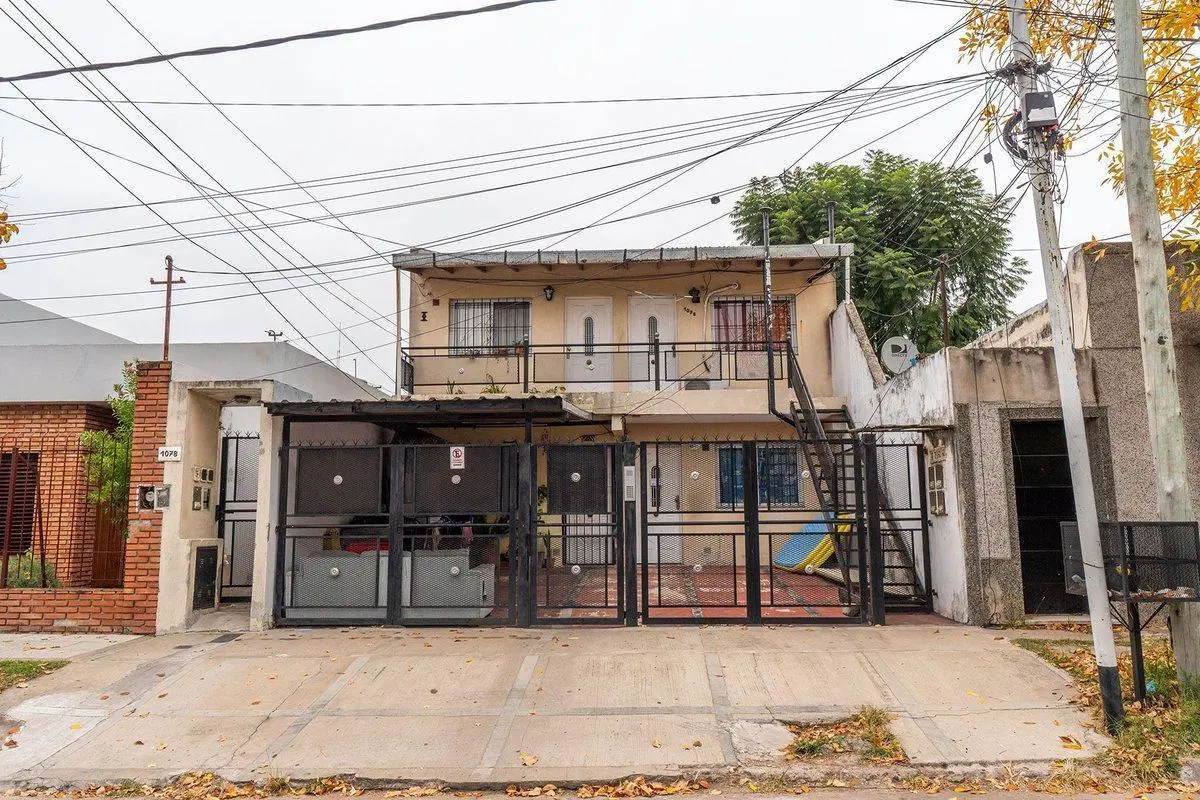 VENTA PH 2 AMBIENTES C/ENTREPISO AL FRENTE WILDE 2