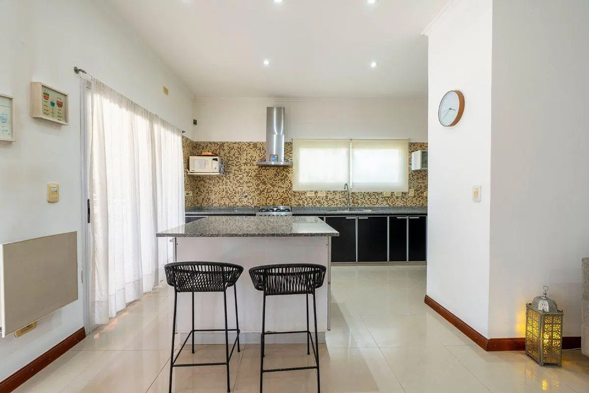 VENTA CASA 5 AMB FRANCISCO ALVAREZ  PILETA 5