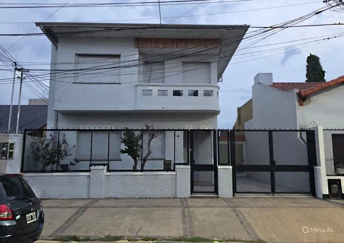 VENTA CASA 4 AMBIENTES BERNAL 2
