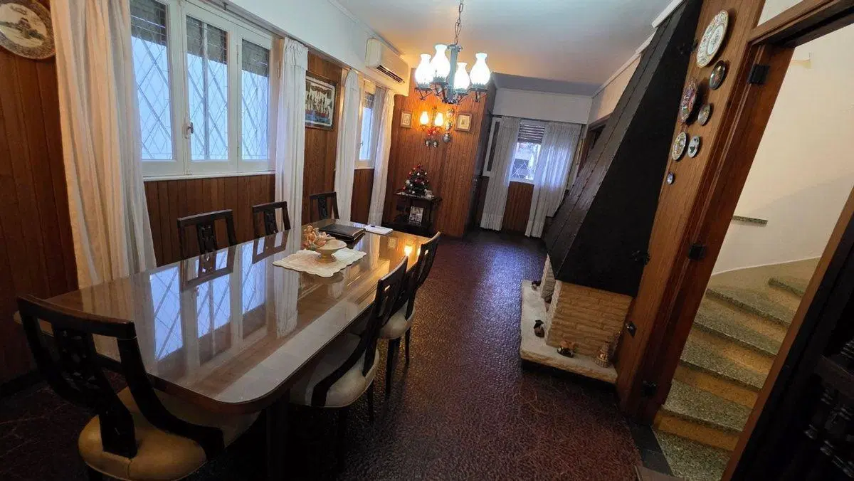 VENTA CASA 4 AMBIENTES BERNAL 5