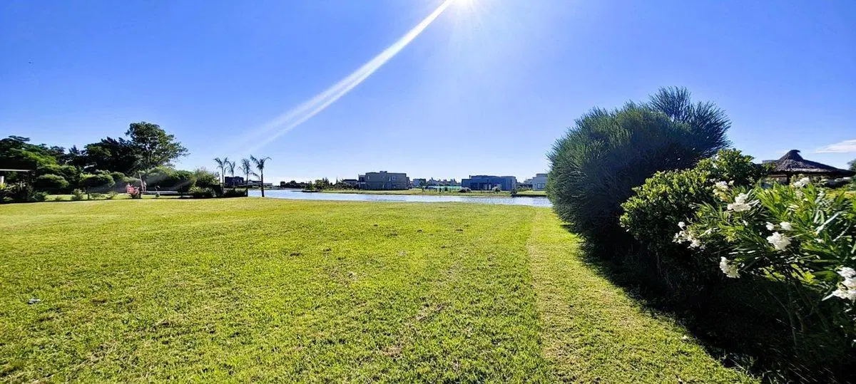 VENTA LOTE A LAGUNA BARRIO SAN LUCAS SAN VICENTE 3