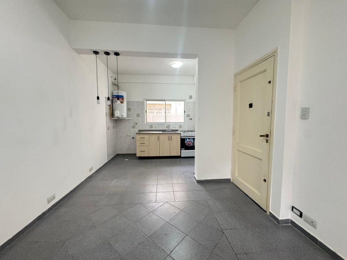 Foto de VENTA DEPTO 2 AMBIENTES BARRACAS APTO CRÉDITO, imagen 2