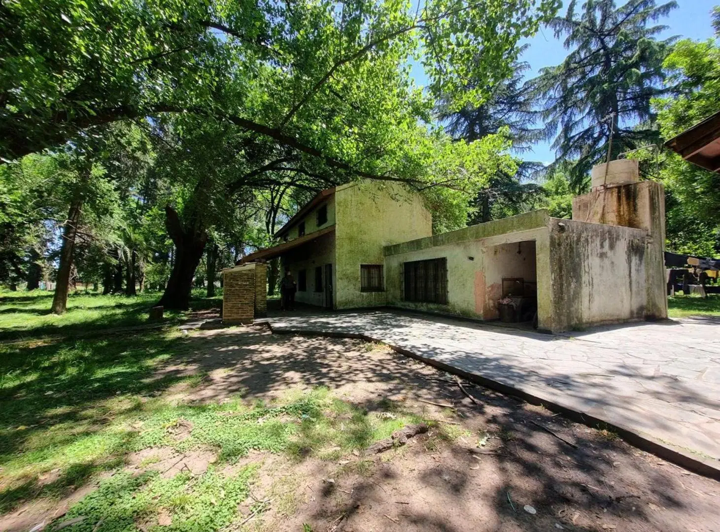 OPORTUNIDAD LOTE PARA INVERSION DERQUI PILAR 4