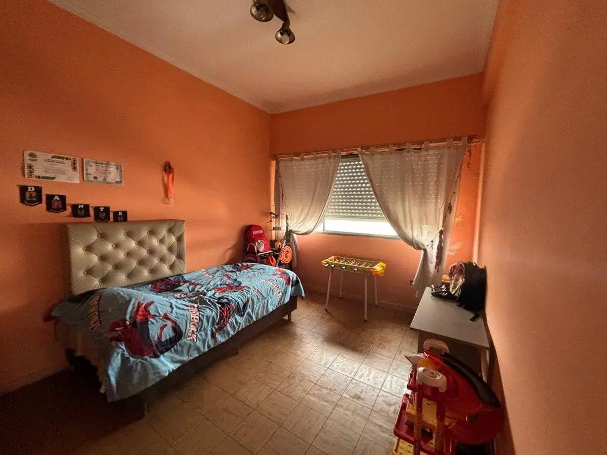 VENTA  CASA VALENTIN ALSINA CON LOCAL + GALPON 2