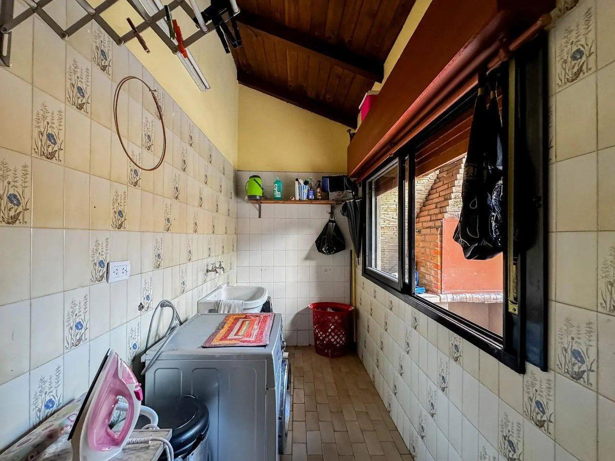 Foto de VENTA CASA 4 AMB 2 COCH PATIO LINIERS 218 M2, imagen 3