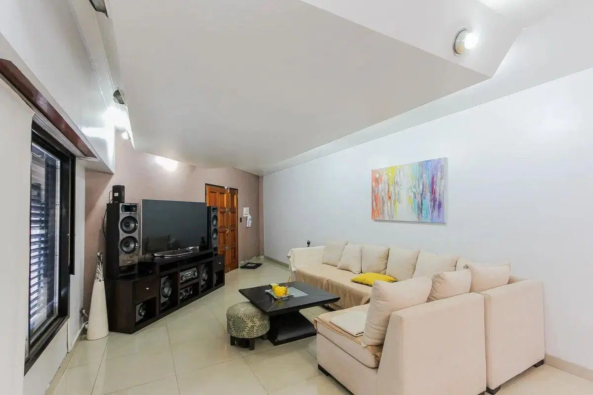 VENTA CASA 4 AMB 2 COCH PATIO LINIERS 218 M2 2