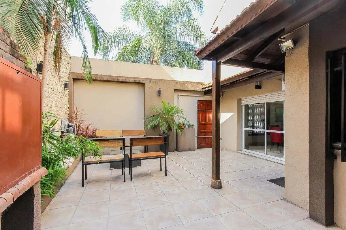 VENTA CASA 4 AMB 2 COCH PATIO LINIERS 218 M2 3