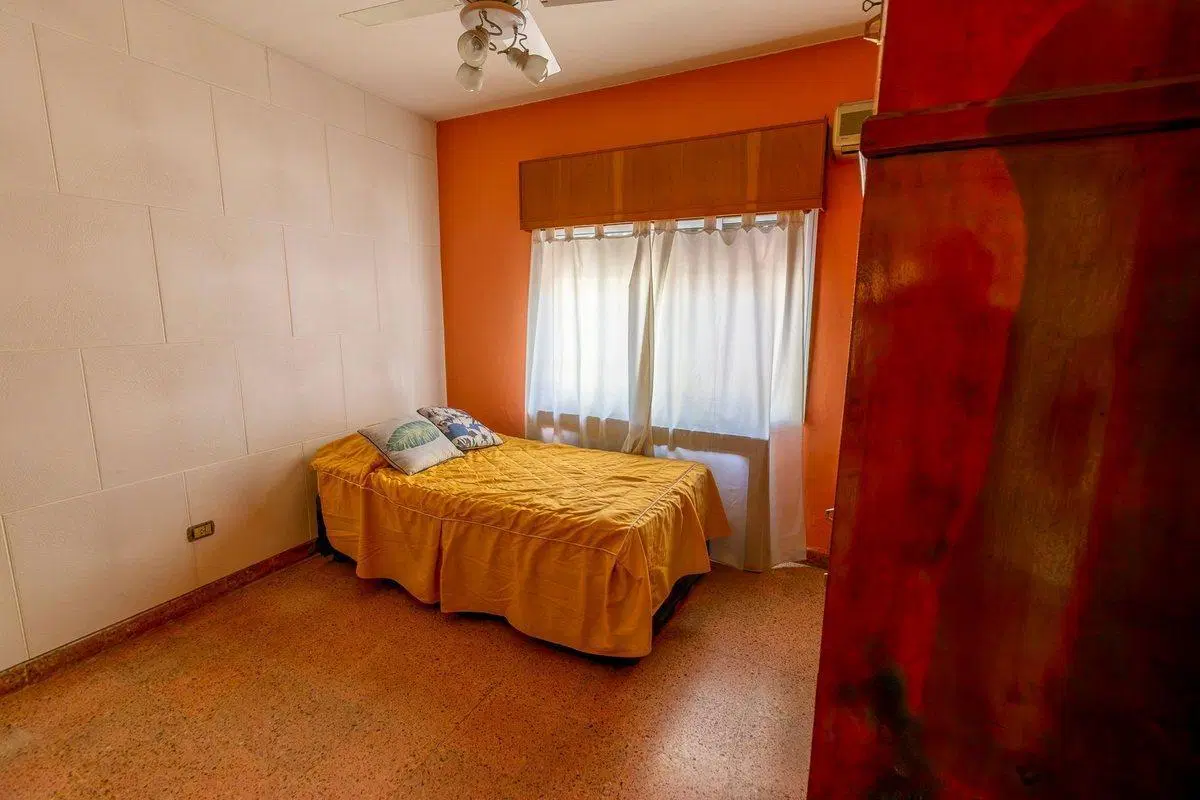 VENTA SARANDI  CASA 5 AMB PATIO + COCHERA 4