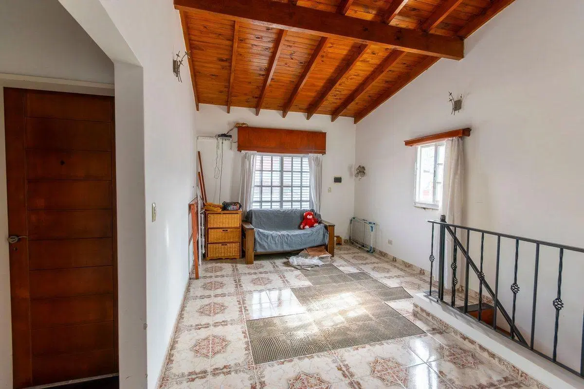 VENTA SARANDI  CASA 5 AMB PATIO + COCHERA 8