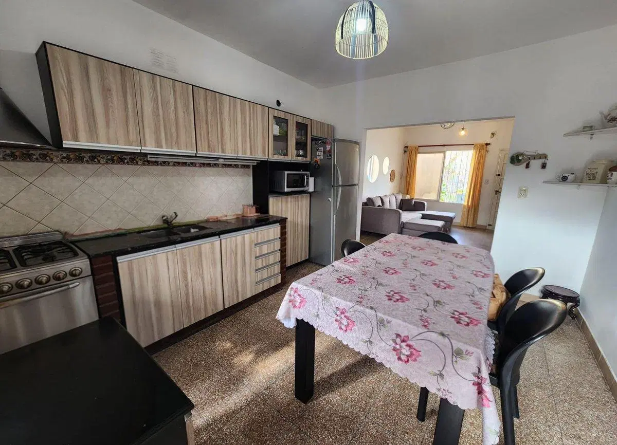 Venta Casa 4 ambientes Quilmes 2