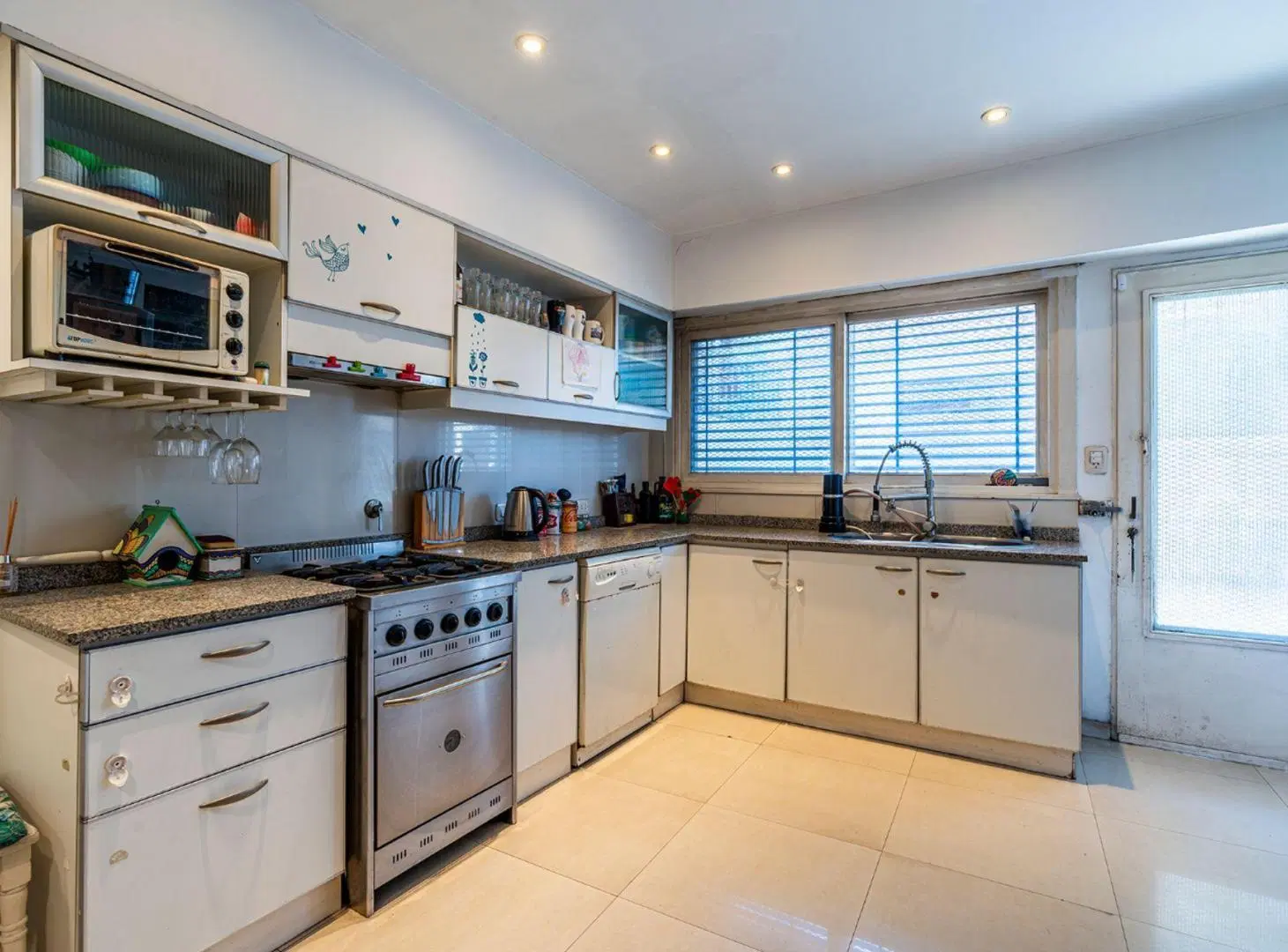 VENTA CASA PA CON COCHERA , LOCAL Y TALLER QUILMES 5