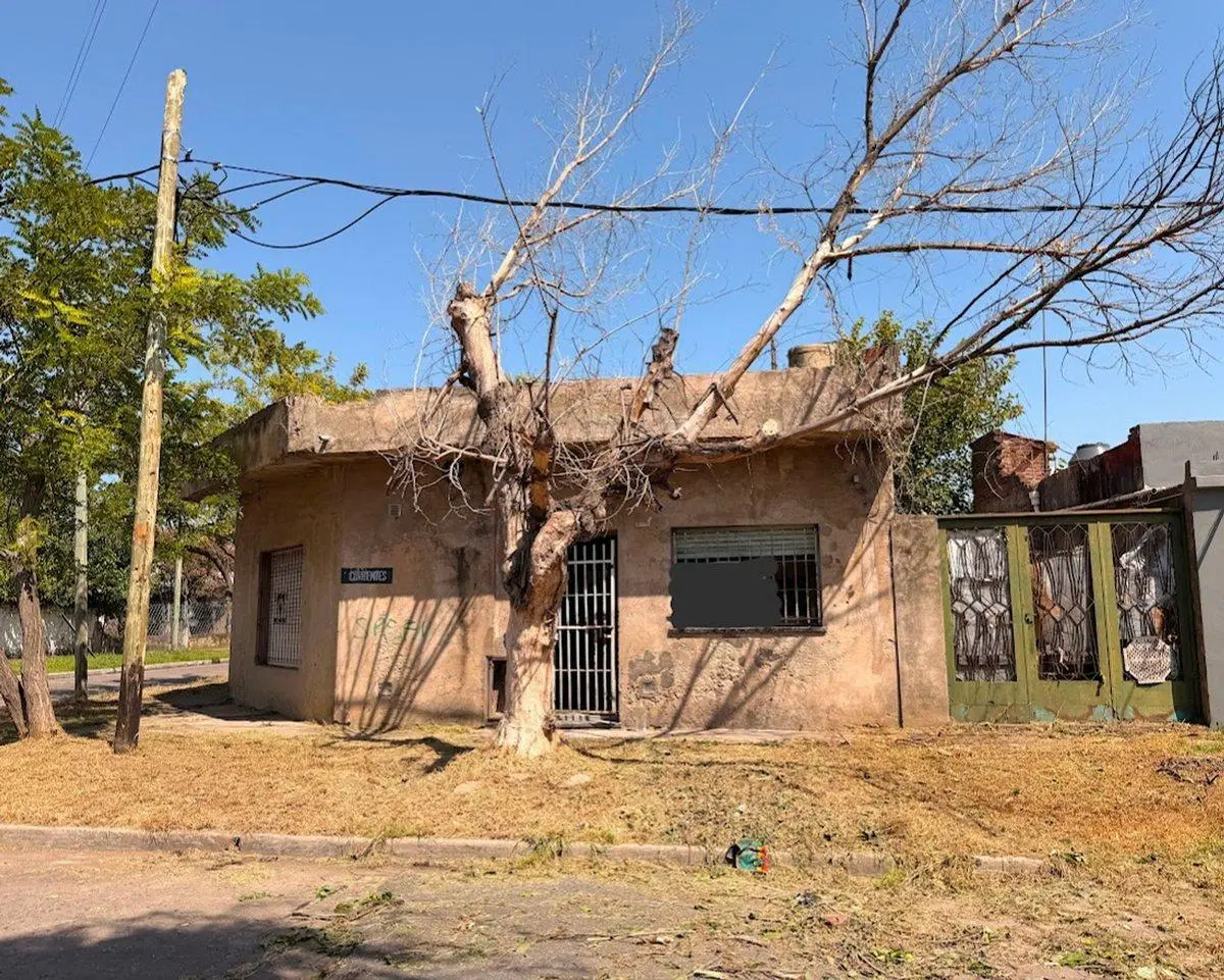 VENTA CASA 3AMB ESQUINA QUILMES 4