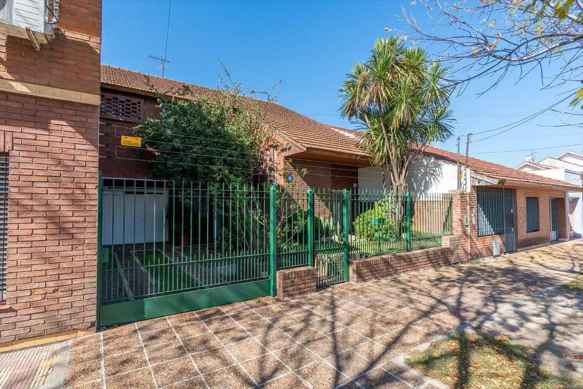VENTA CASA 4 AMBIENTES LOMAS DE ZAMORA 2