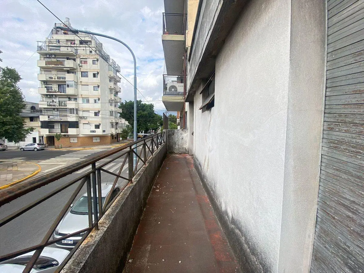 CASA A RECICLAR O LOTE EN PATERNAL 5