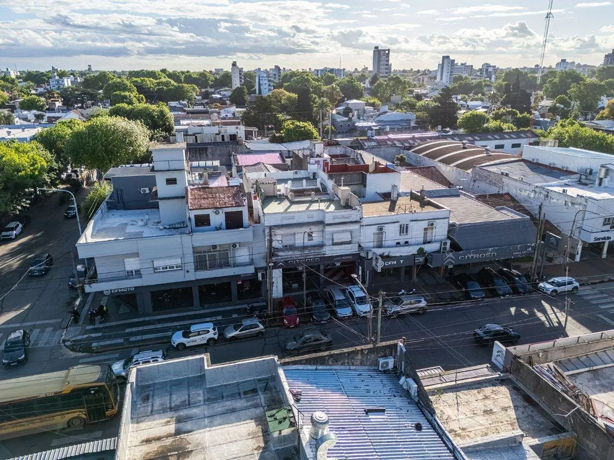 VENTA EXCELENTE LOCAL CON 2 DPTOS QUILMES CENTRO 2