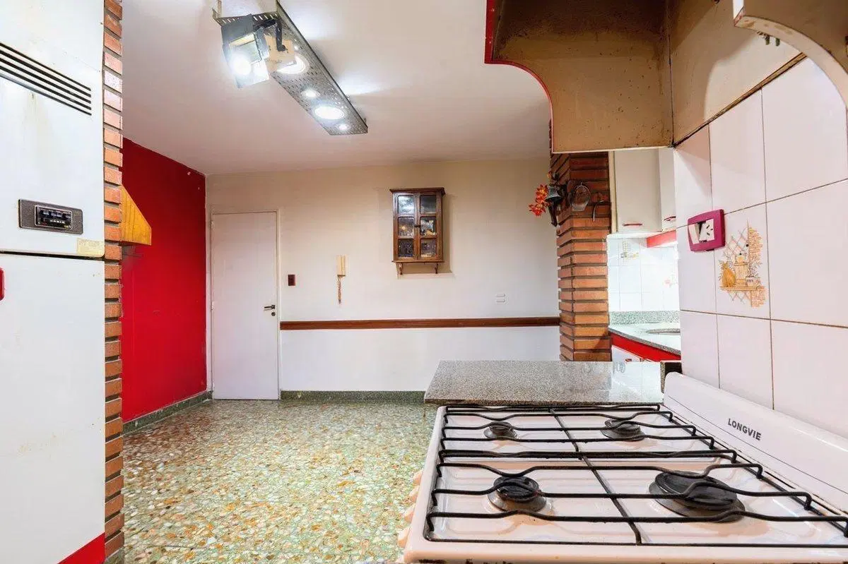 Semipiso 135m² con Balcón y Dependencia - Barracas 8