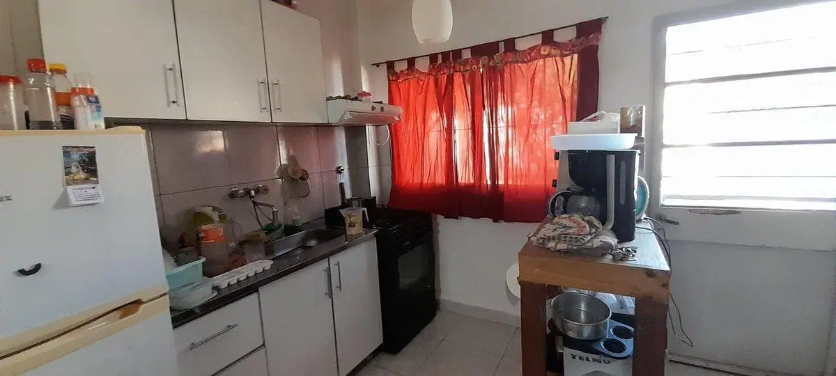 VENTA CASA 2 AMB CON PATIO Y COCHERA AVELLANEDA 4