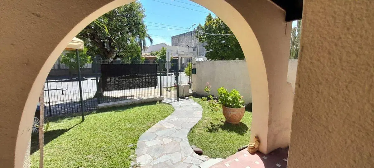 VENTA CASA 2 AMB CON PATIO Y COCHERA AVELLANEDA 3