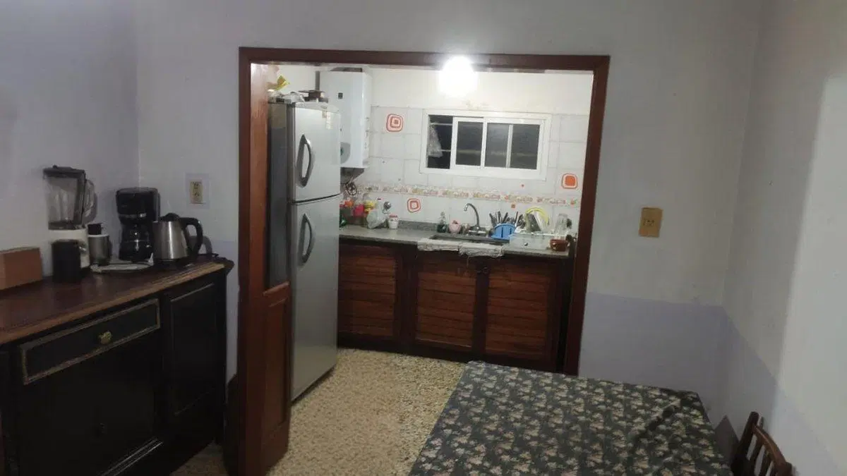 VENTA casa 2 dormitorios living comedor AVELLANEDA 3
