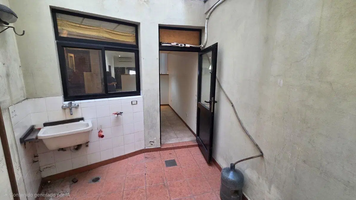 VENTA Parque Chacabuco CASA 3dorm. cochera terraza 2