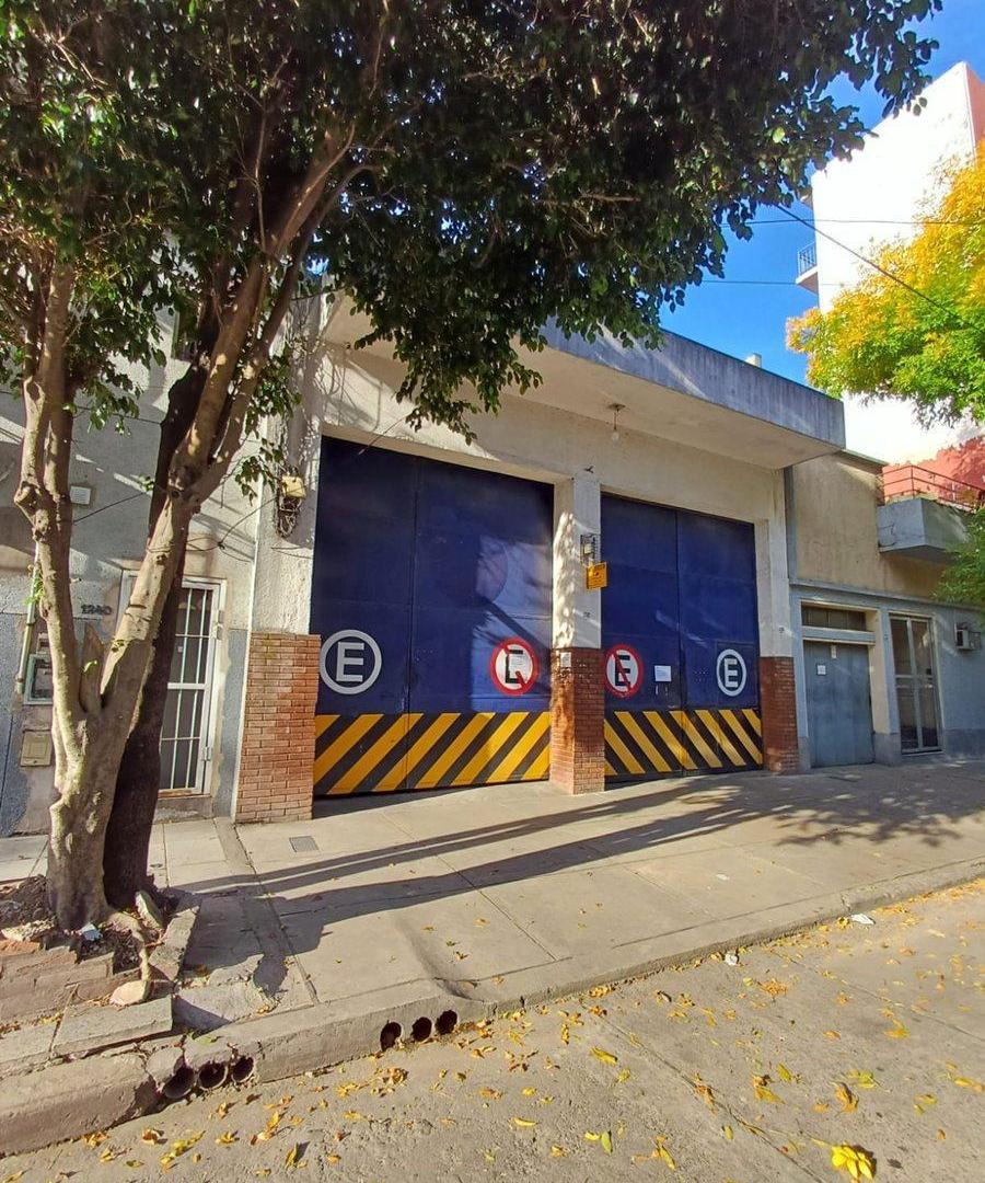 ALQUILER DEPOSITO COMERCIAL FLORES 845m2 cubiertos