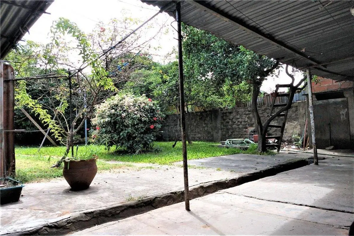 VENTA CASA 3 AMBIENTES, COCHERA Y PARQUE - QUILMES 2