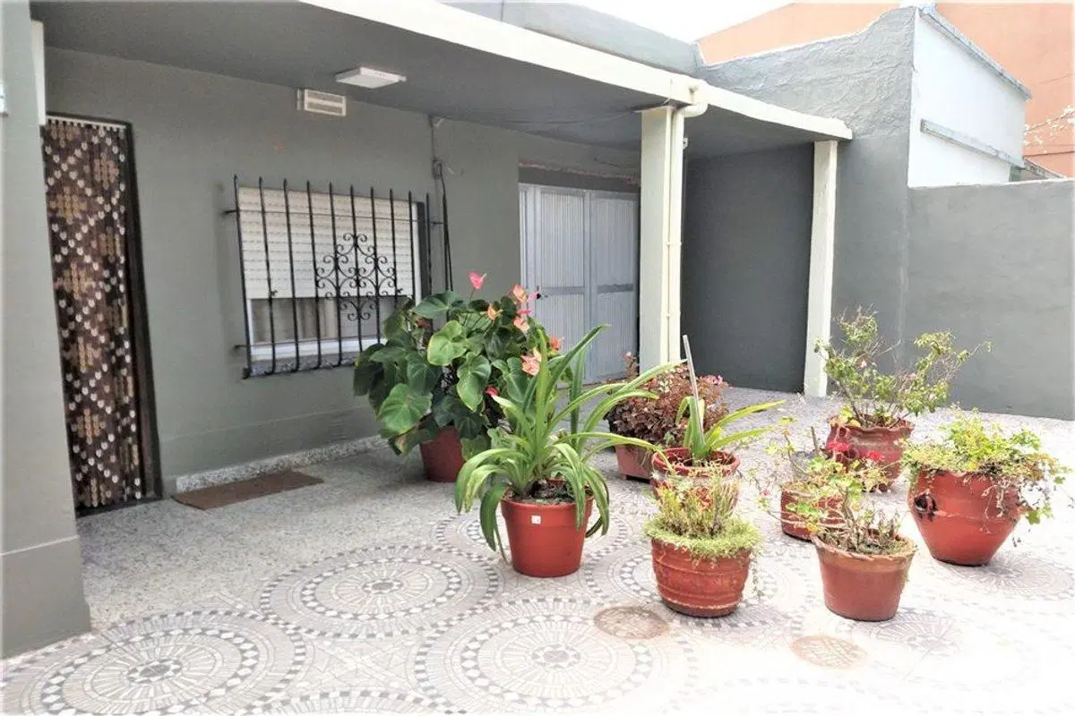 VENTA CASA 3 AMBIENTES, COCHERA Y PARQUE - QUILMES 3