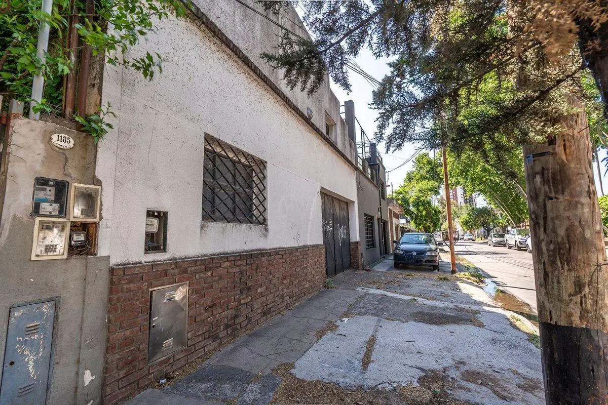 VENTA DE EXCELENTE GALPON EN QUILMES CENTRO 5