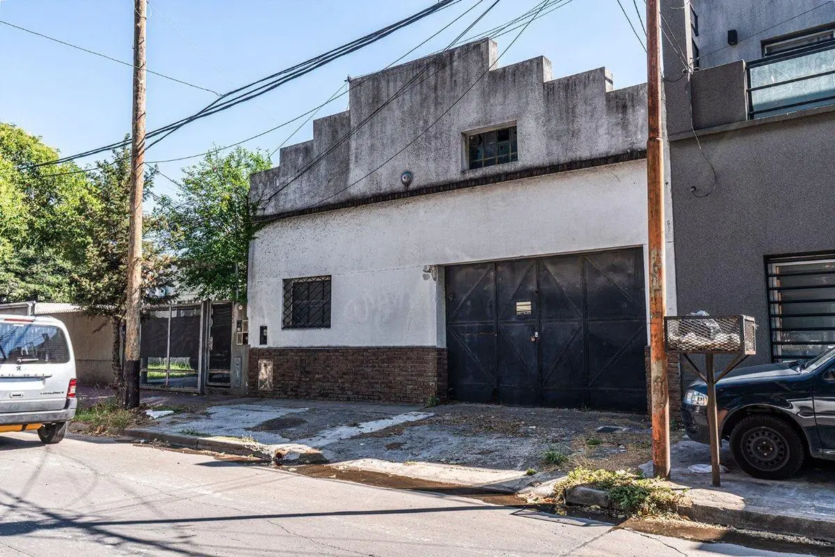 VENTA DE EXCELENTE GALPON EN QUILMES CENTRO 3