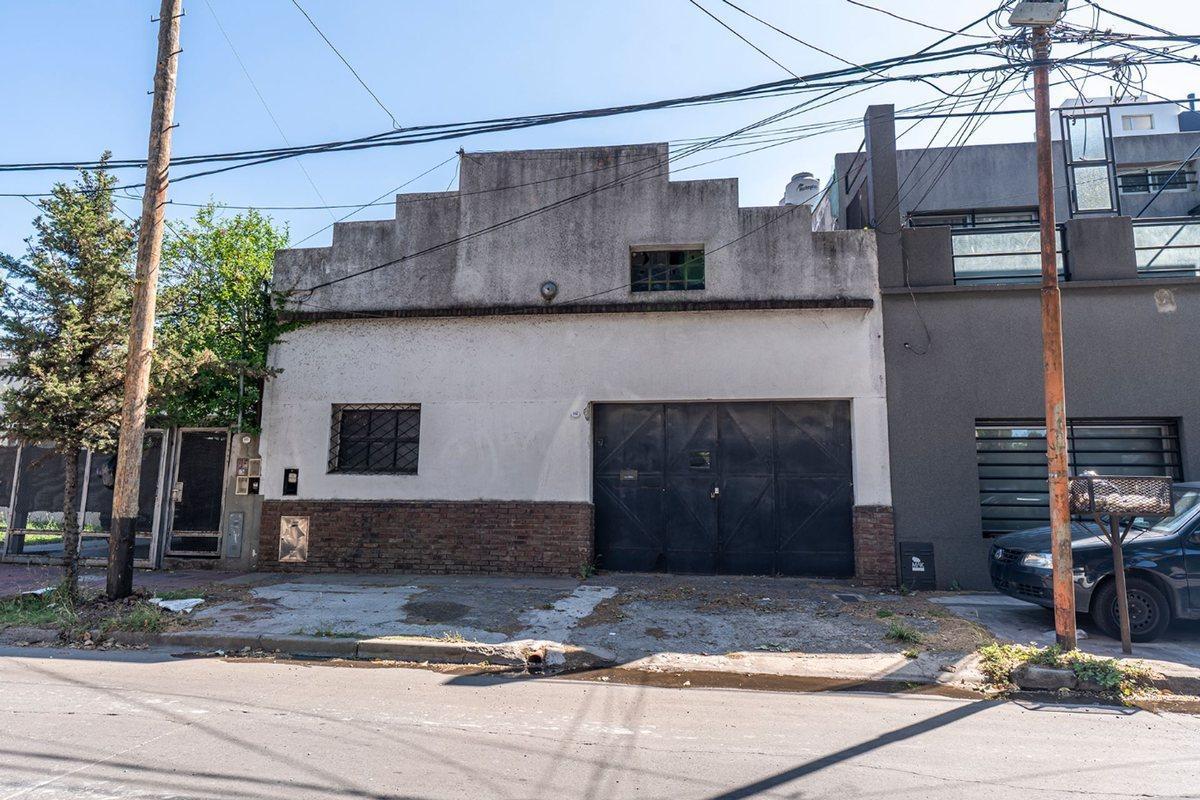 VENTA DE EXCELENTE GALPON EN QUILMES CENTRO