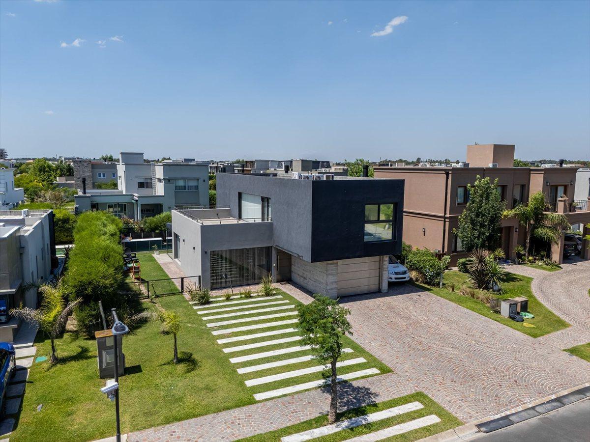 VENTA CASA 4 AMBIENTES NUEVO QUILMES LOTE INTERNO