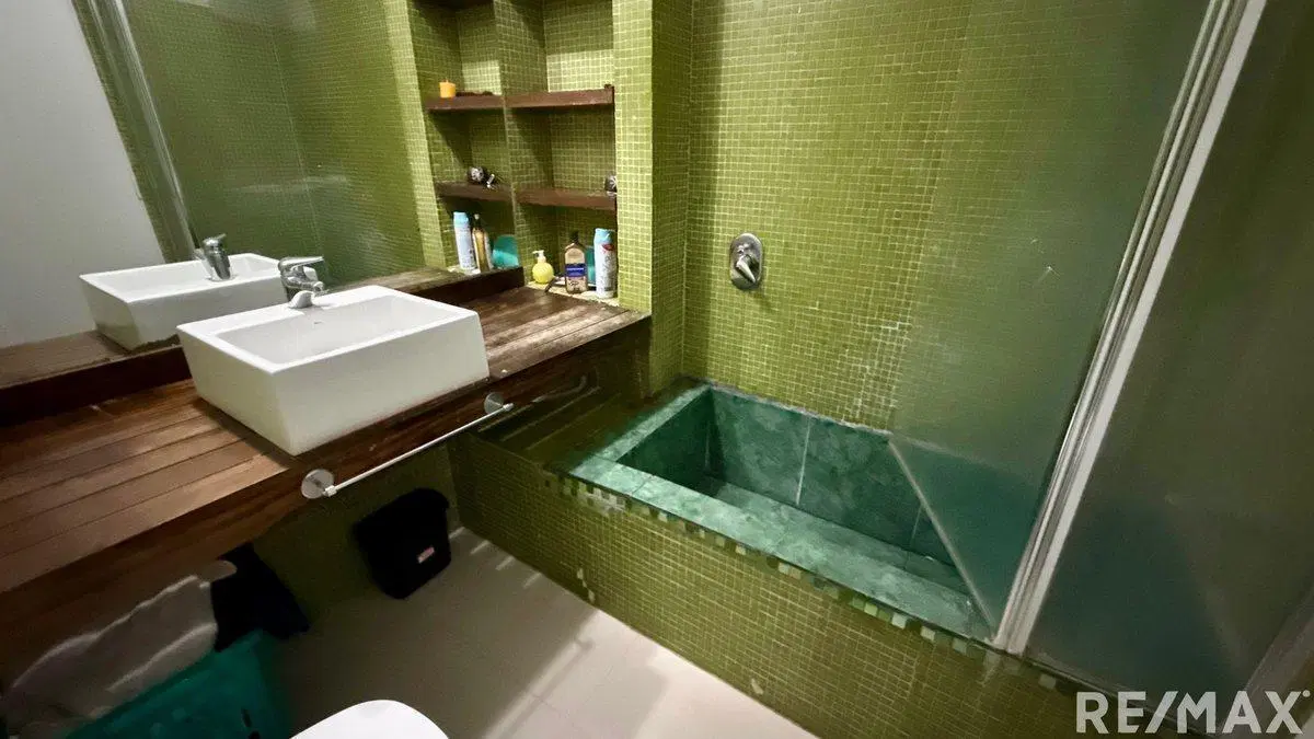 Venta departamento 4 ambientes con cochera Olivos 8