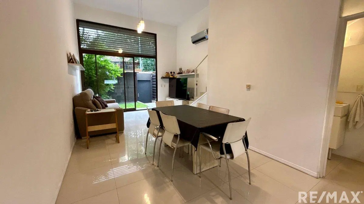 Venta departamento 4 ambientes con cochera Olivos 3