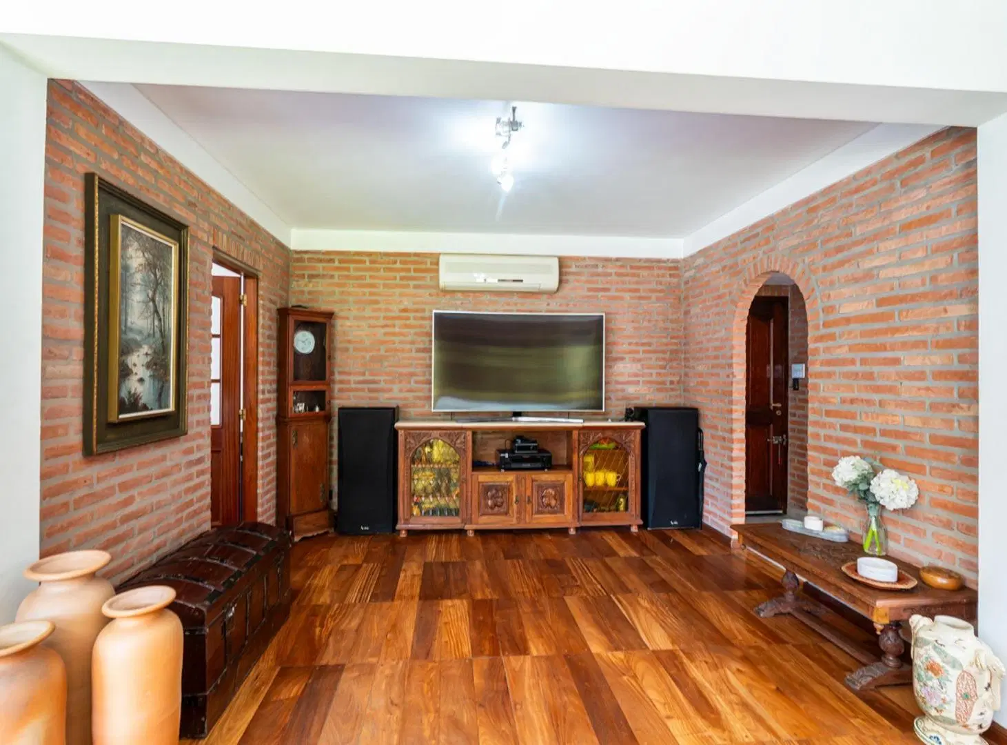 VENTA CASA 6 AMBIENTES PARQUE LELOIR APTA CREDITO 4